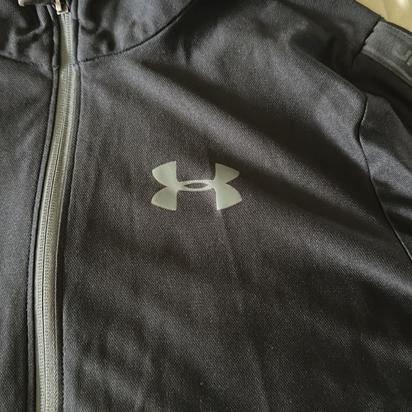 Boys Under Armour Full zip performance athletic wear. - Picture 3 of 6